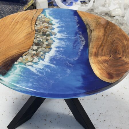 Clear Resin Table Top – A Modern Fusion of Elegance